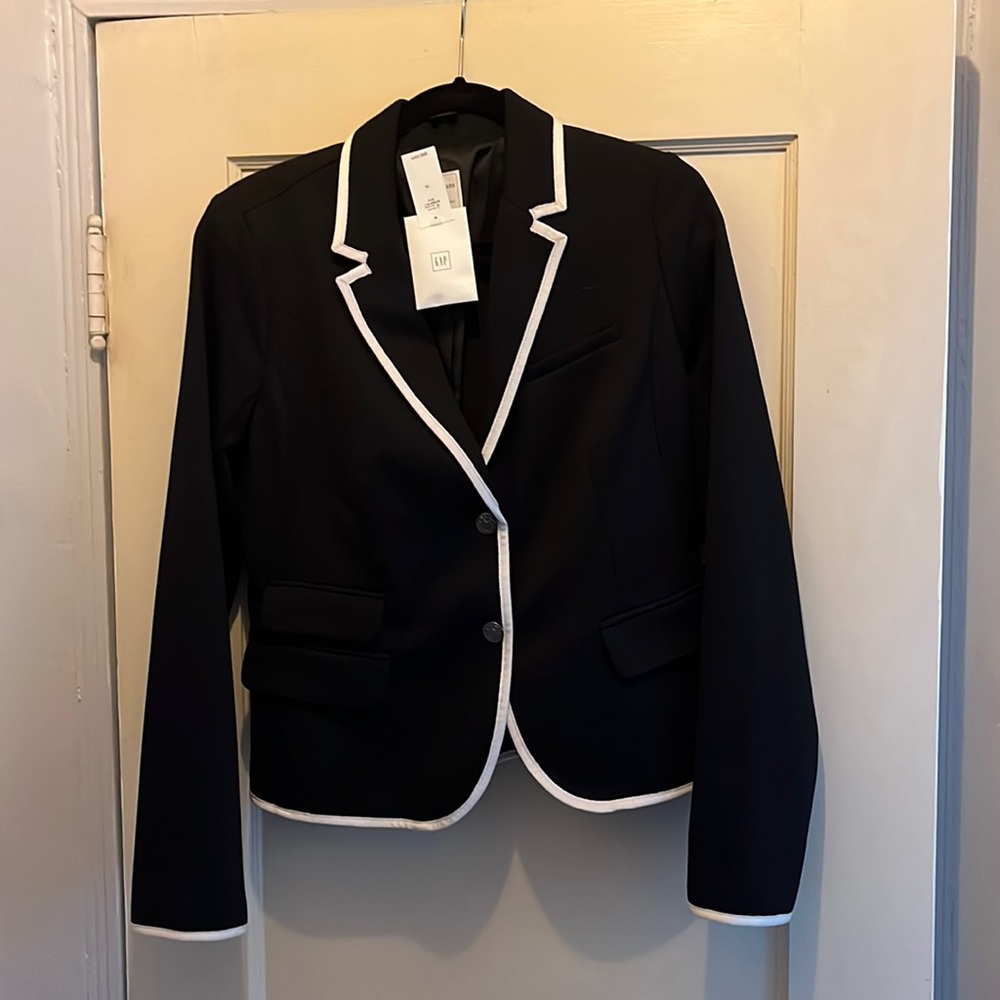 New with tags Gap blazer women’s size 10 black with white piping